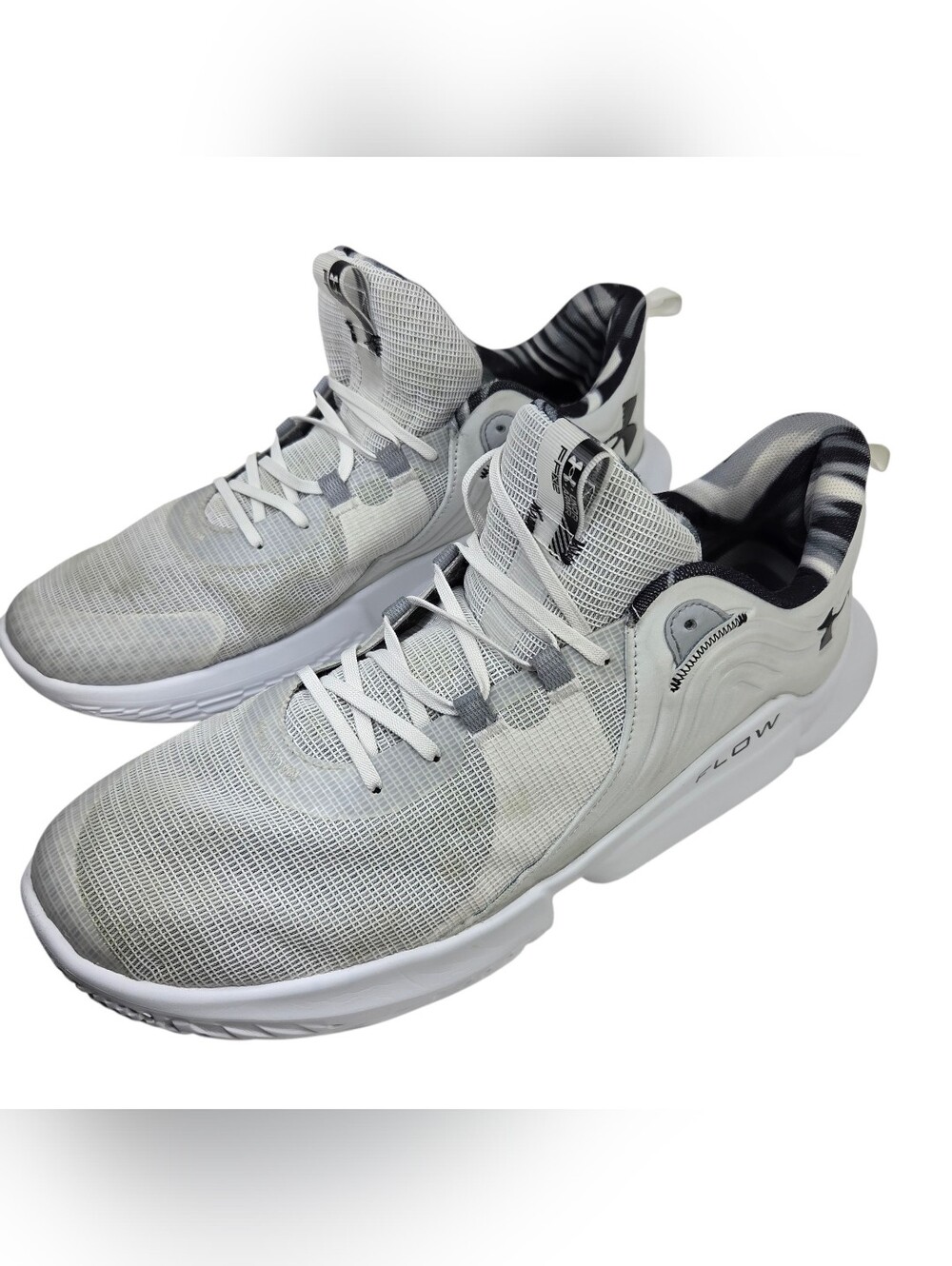 Under Armour White and Black Athletic Sneakers. Size   M16 /  W17.5